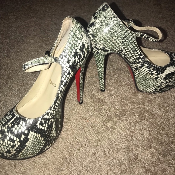 Christian Louboutin - Picture 7 of 8